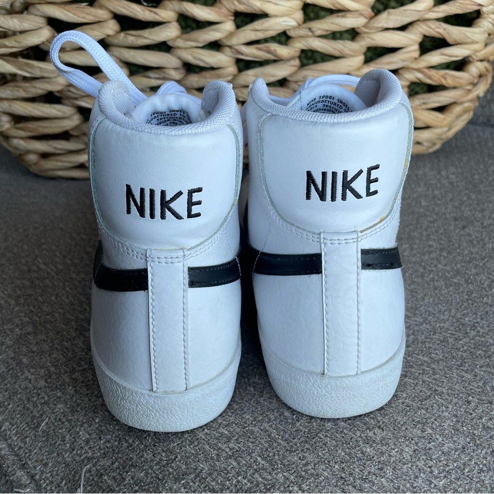Nike Blazer Mid '77 Hightops Youth Size 7 EUC White/Black - Picture 11 of 15